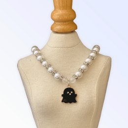 My Fa-BOO-Lous Pearl Ghost Necklace (Color: Black, Size: Small)